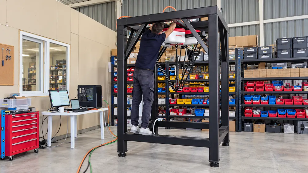 Delta robot for waste detection and sorting